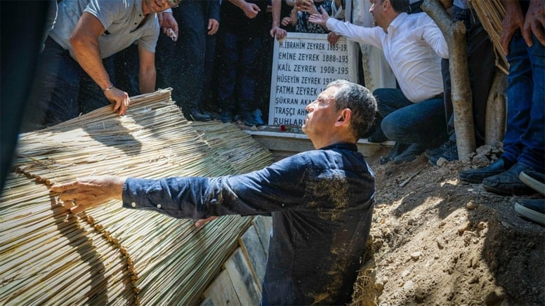 Özel'den Ferdi Zeyrek paylaşımı