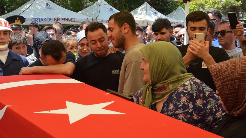 Türkiye Şehitlerine Gözyaşlarıyla Veda Ediyor - Resim : 10