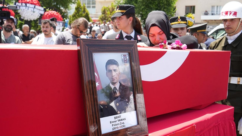 Türkiye Şehitlerine Gözyaşlarıyla Veda Ediyor - Resim : 6