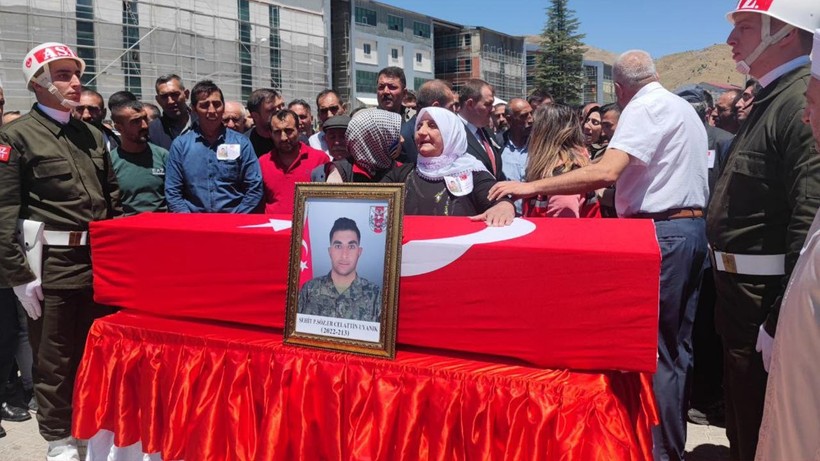 Türkiye Şehitlerine Gözyaşlarıyla Veda Ediyor - Resim : 14